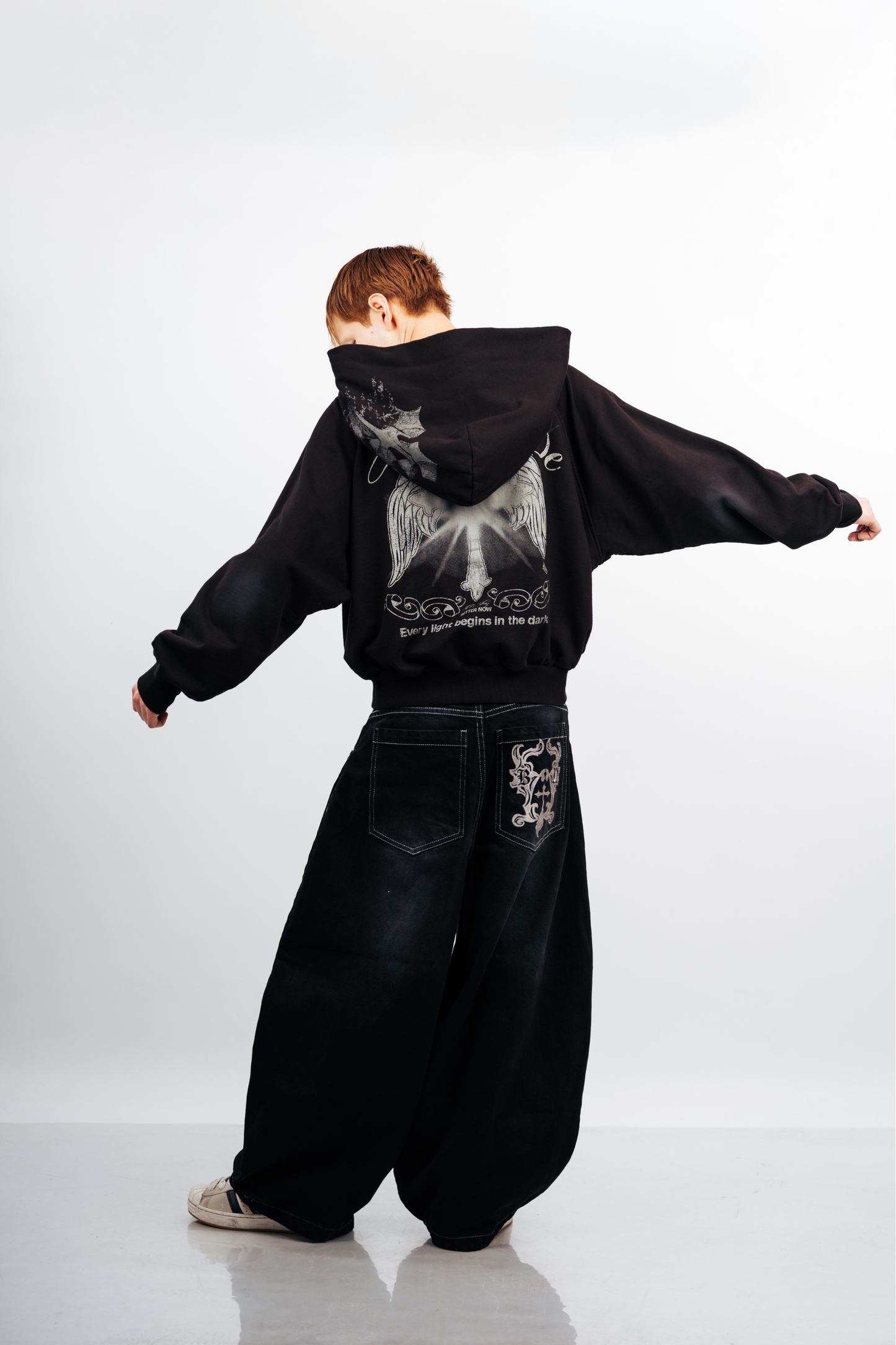 BLACK CROSS ZIP HOODIE - BOXY FIT (REMASTERIZADO)