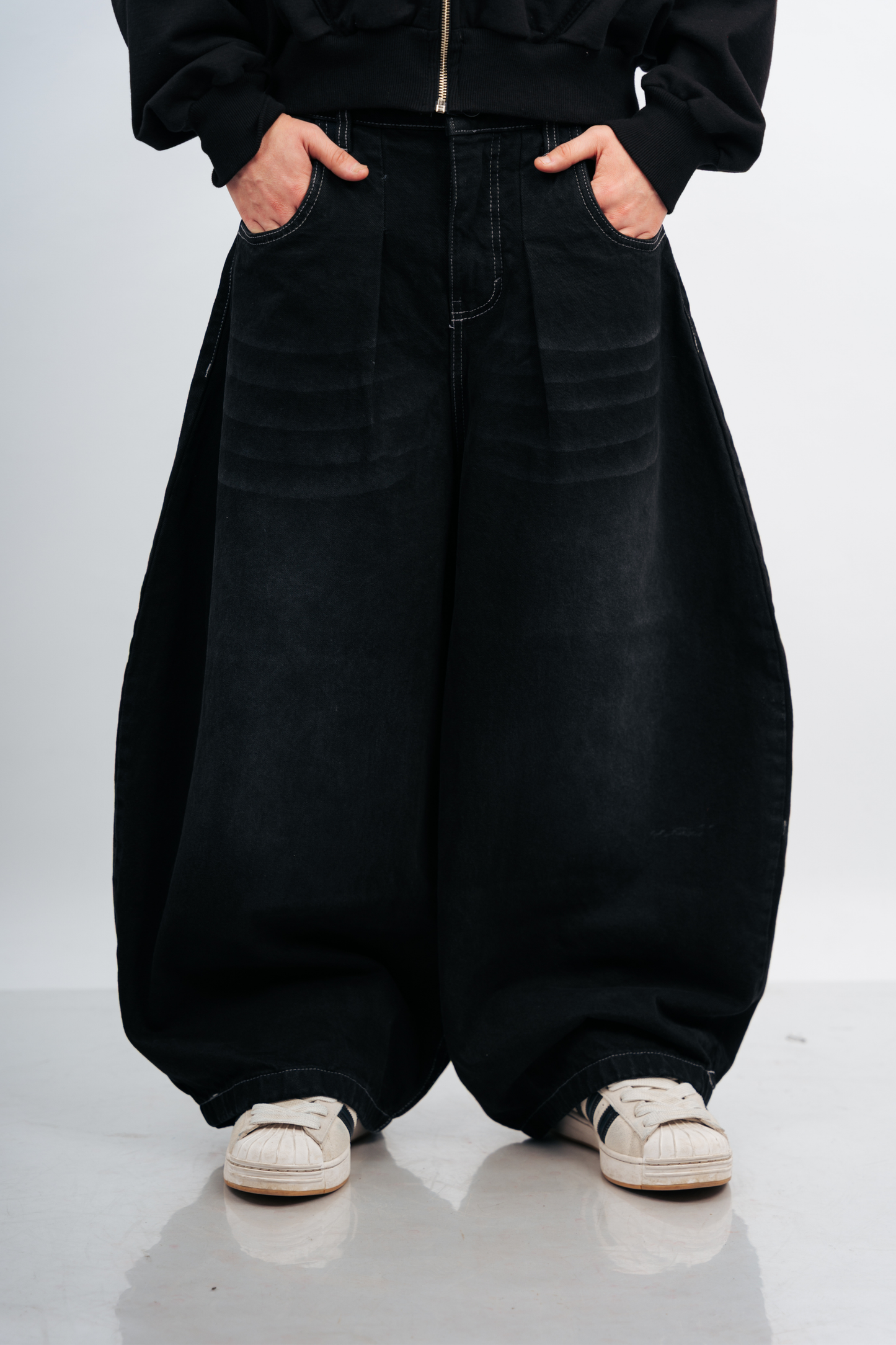 THE OMEGA BAGGY JEAN - BLACK